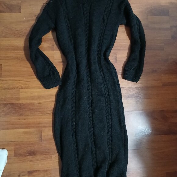 Handknit black dress - Picture 2 of 3